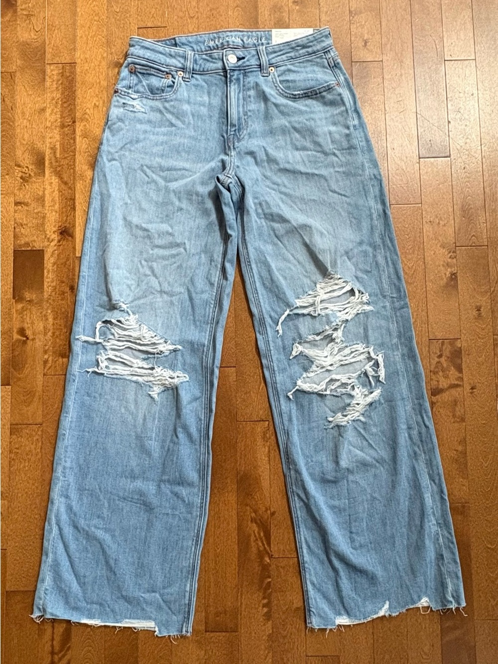 American Eagle Dreamy Drape Low-Rise Baggy Wide Leg Jeans Light Wash – 2 Long 26